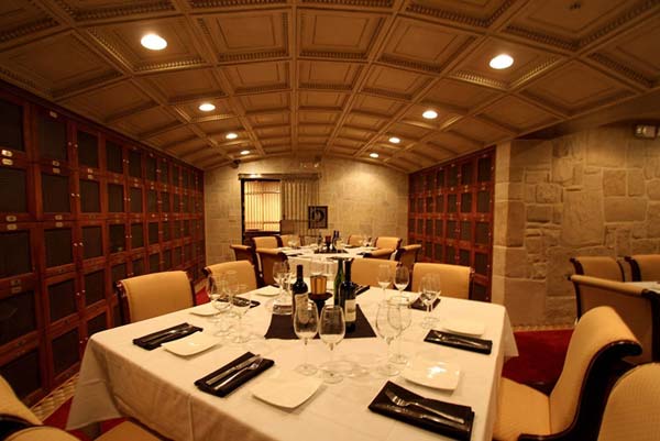 wine room table