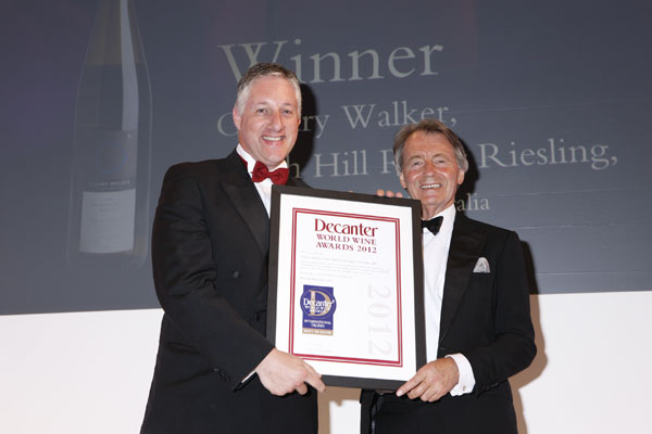 O'Leary Walker wins a DWWA International Trophy