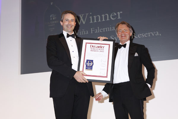 Vina Falernia wins a DWWA International Trophy