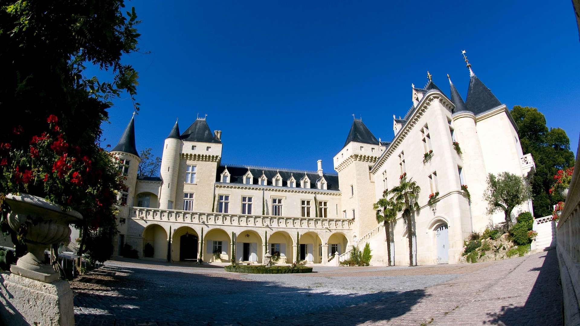 chateau-de-la-riviere chateau-de-la-riviere